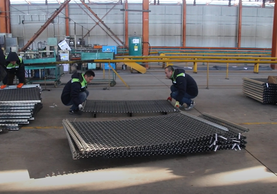 Products Display Woven Wire Mesh Factory